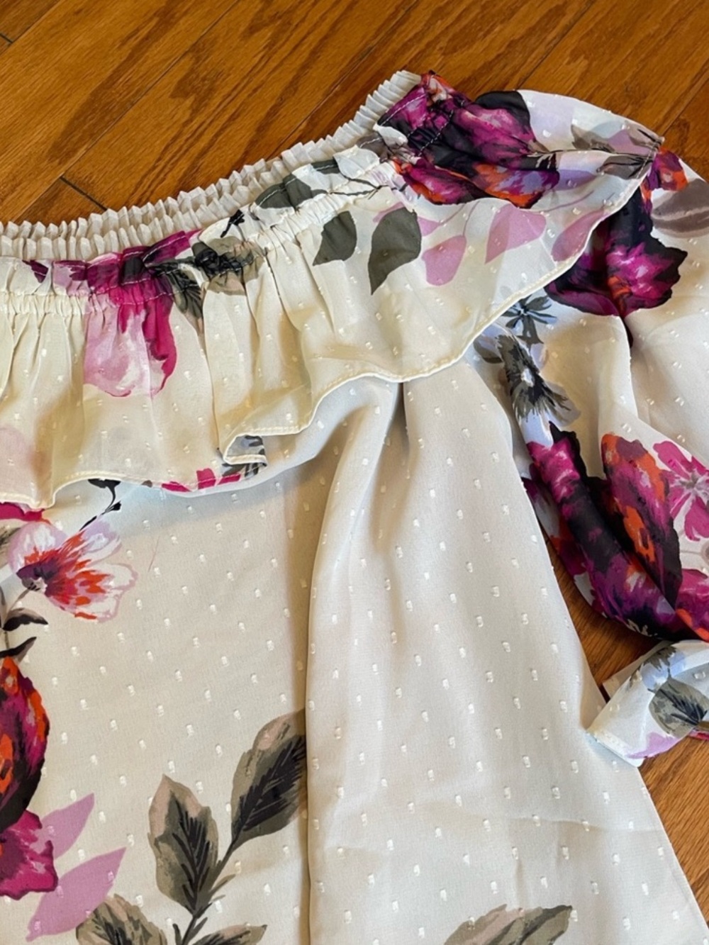 White House Black Market Floral Off Shoulder Ruffle Blouse Size L - Picture 9 of 13